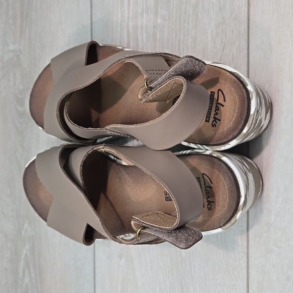Clarks Collection Cushion Soft Women's Tan Wedge Leather Sandals Shoes Sz 8.5 - Picture 6 of 13